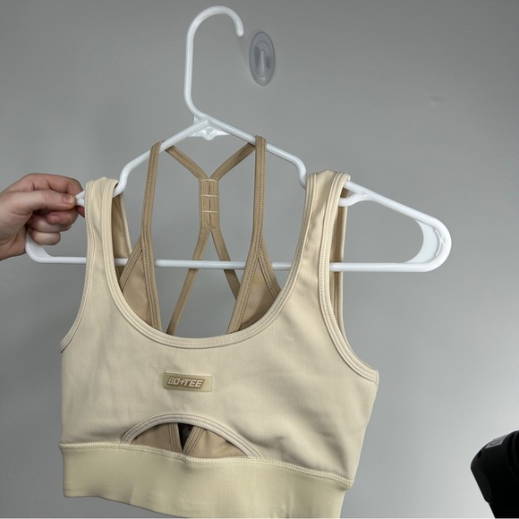 Bo+Tee Layered Keyhole Sports Bra Athletic Top Workout Tank Cream Size XS - Picture 3 of 15